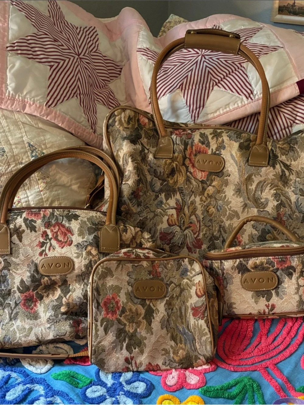 Vintage Avon Floral Tapestry 4 Piece Travel bag set Like New - Picture 1 of 10